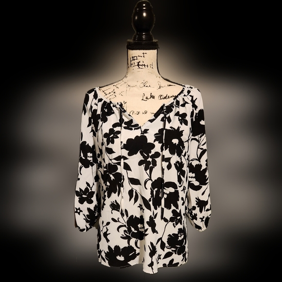 Olivia & Martin Blouse - Picture 2 of 4